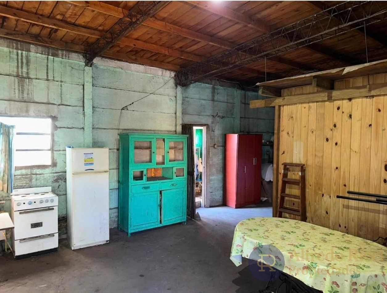 Excelente ubicacion. Vivienda y galpon sobre hermoso lote