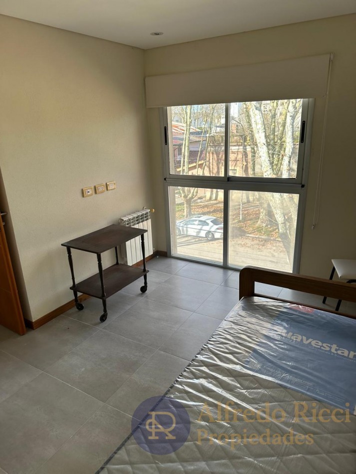 EN VENTA EXCLUSIVO DUPLEX DE 3 AMBIENTES, UBICADO AL FRENTE DEL COMPLEJO.