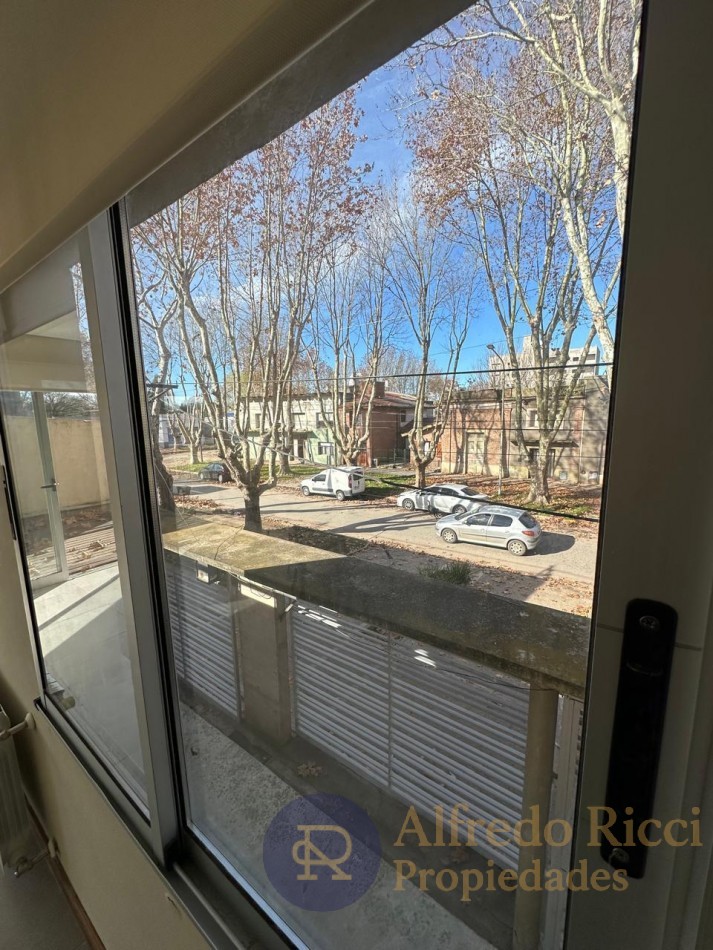 EN VENTA EXCLUSIVO DUPLEX DE 3 AMBIENTES, UBICADO AL FRENTE DEL COMPLEJO.