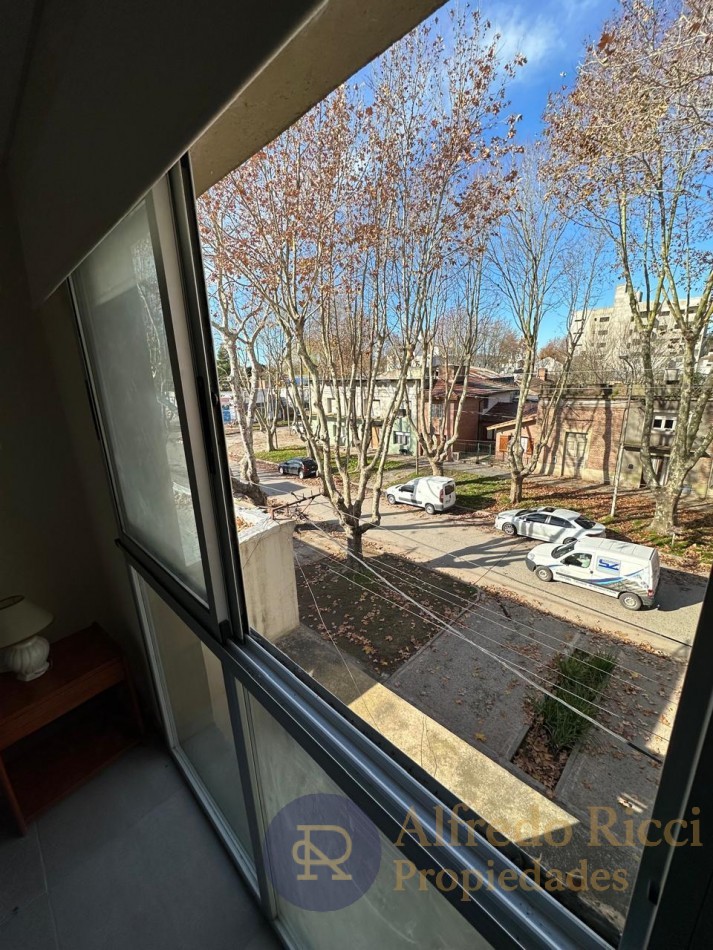 EN VENTA EXCLUSIVO DUPLEX DE 3 AMBIENTES, UBICADO AL FRENTE DEL COMPLEJO.