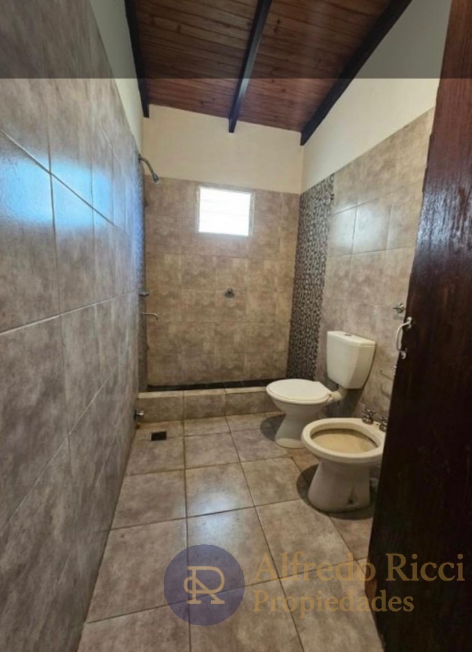 CASA EN VENTA O PERMUTA EN DOLORES.