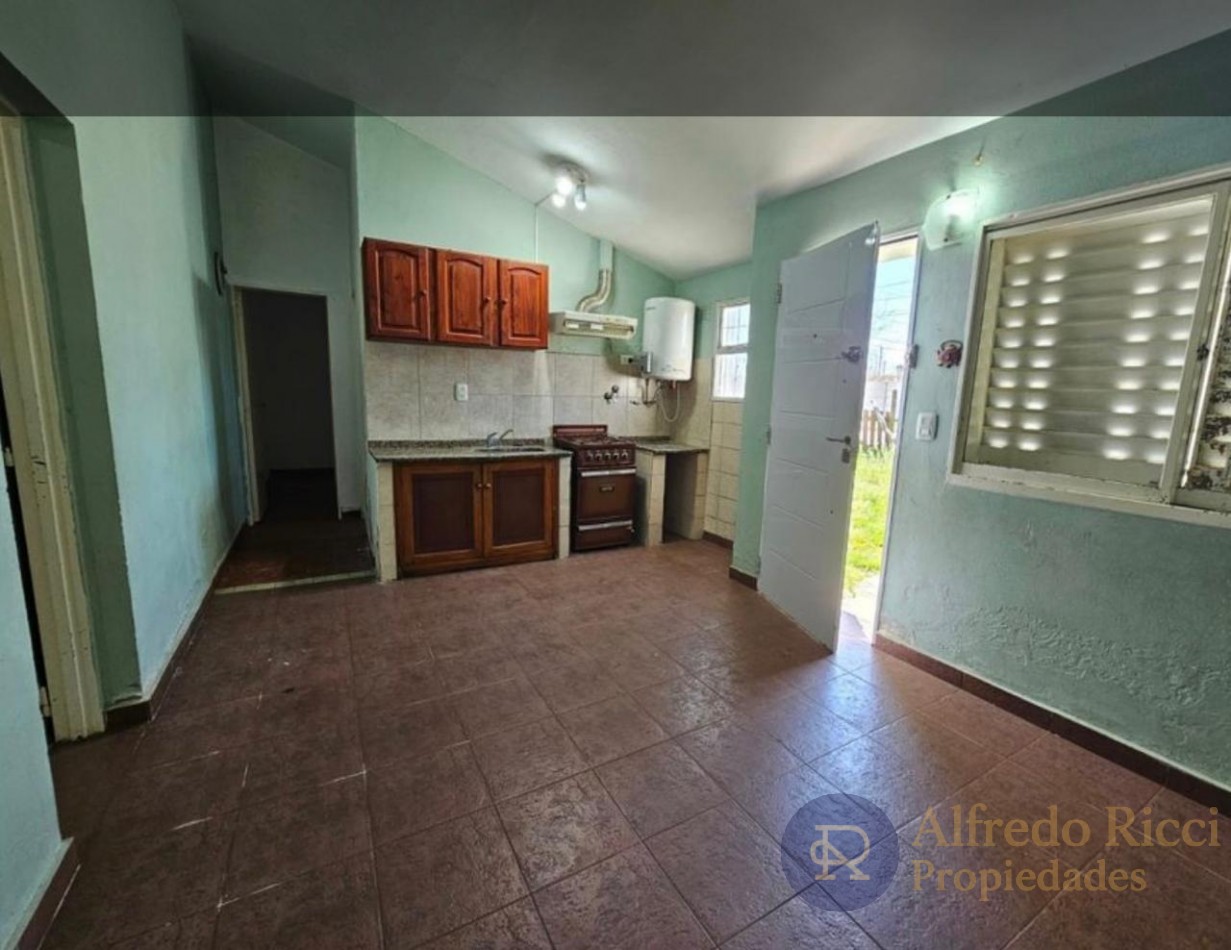 CASA EN VENTA O PERMUTA EN DOLORES.