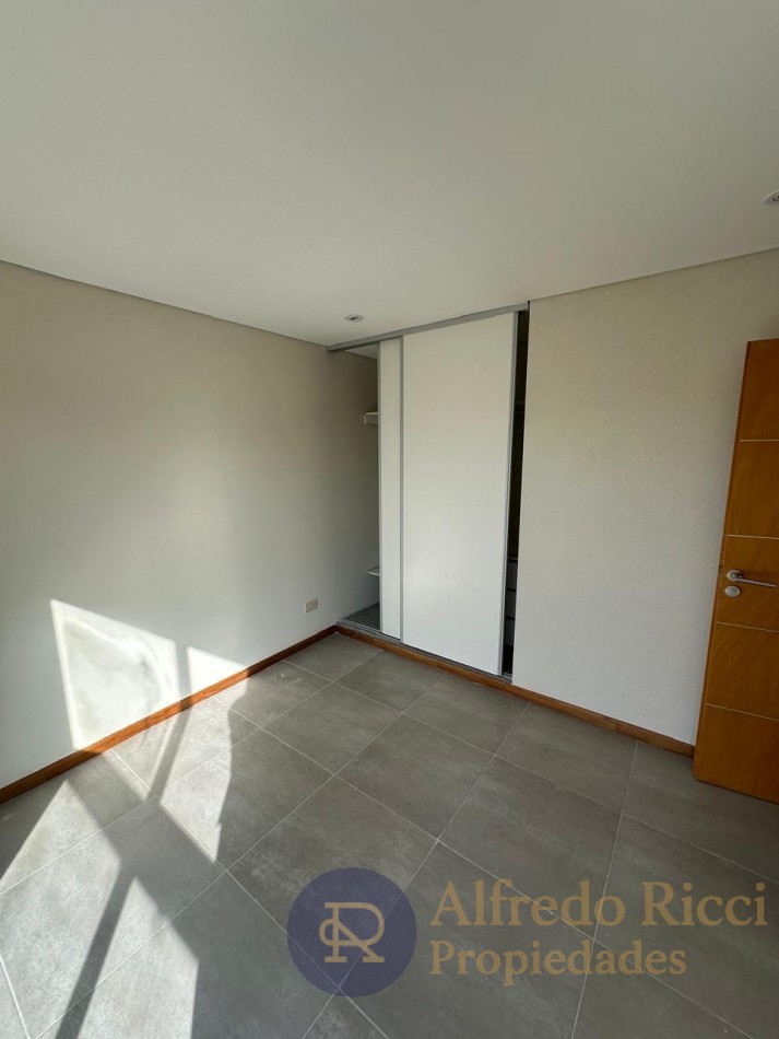 CONFORT Y CALIDAD EN UN DUPLEX DE TRES AMBIENTES PENSADO PARA DISFRUTAR