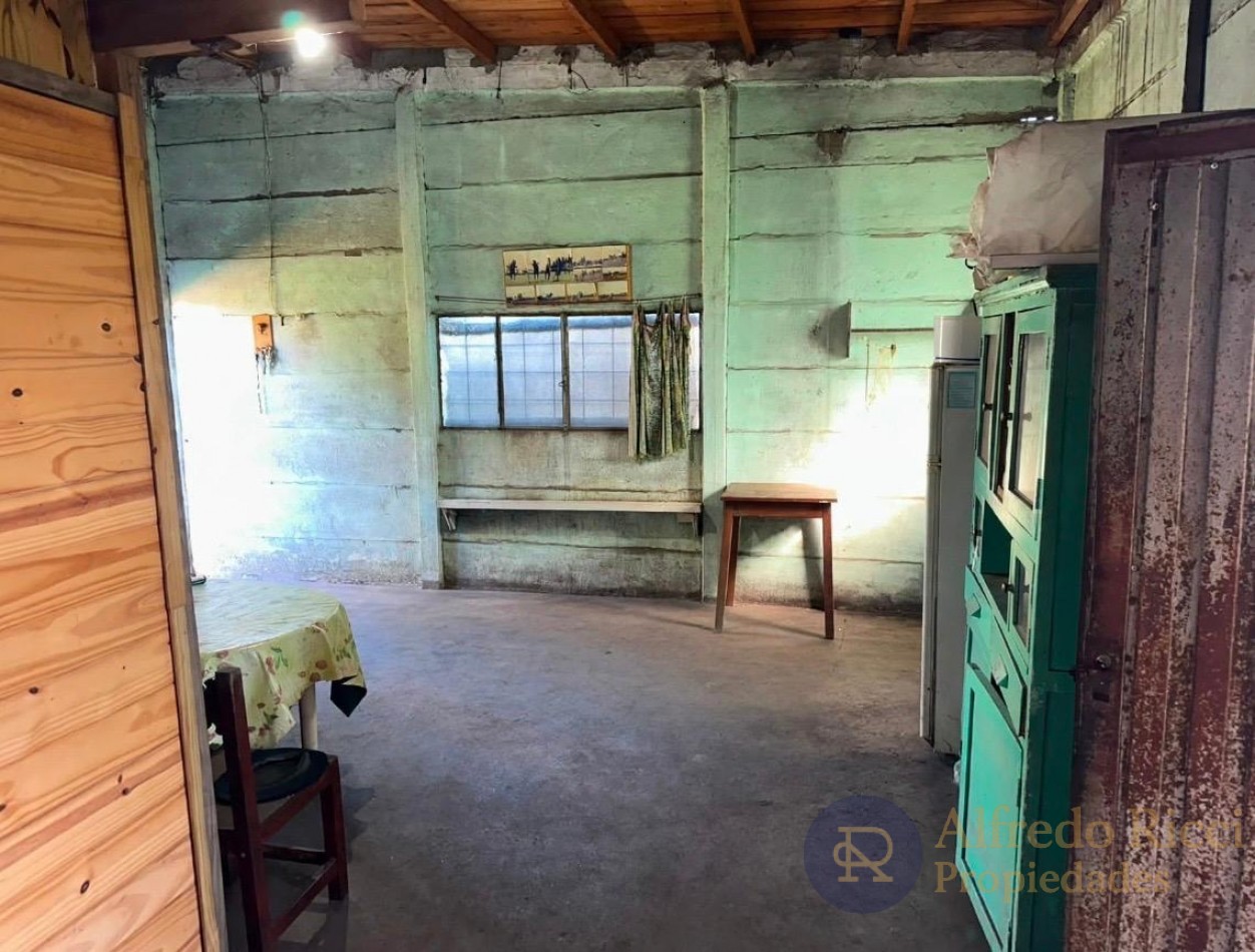 Excelente ubicacion. Vivienda y galpon sobre hermoso lote
