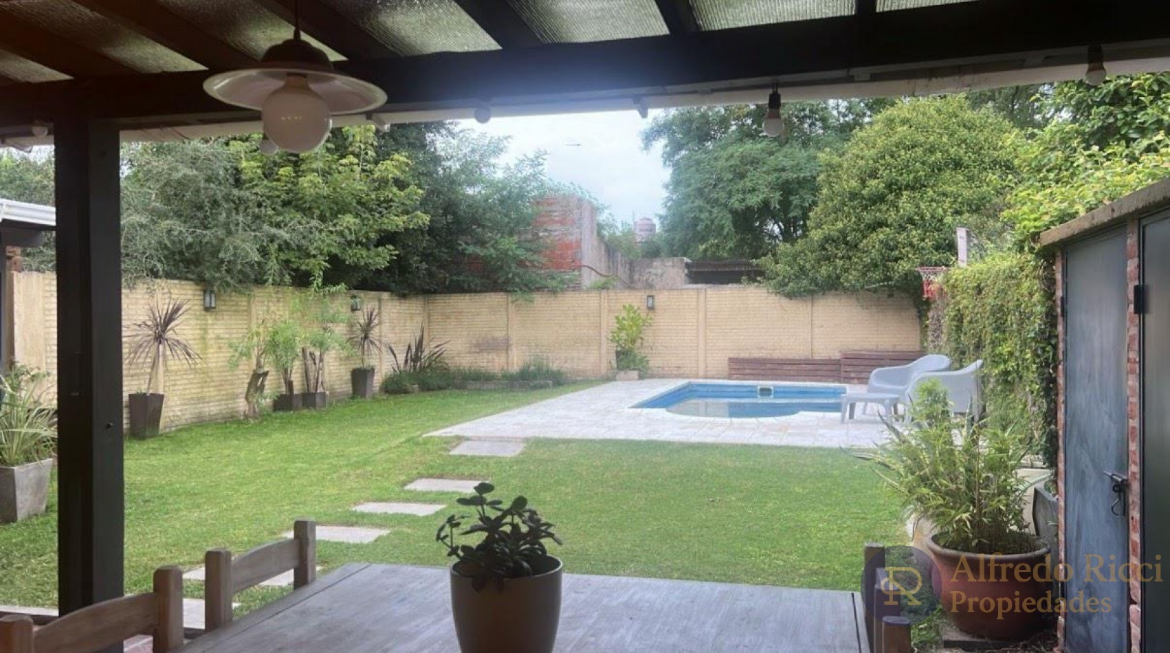 EXCELENTE CASA DE DOS PLANTAS EN VENTA. INMEJORABLE RELACION PRECIO-CALIDAD-PRESTACIONES!!