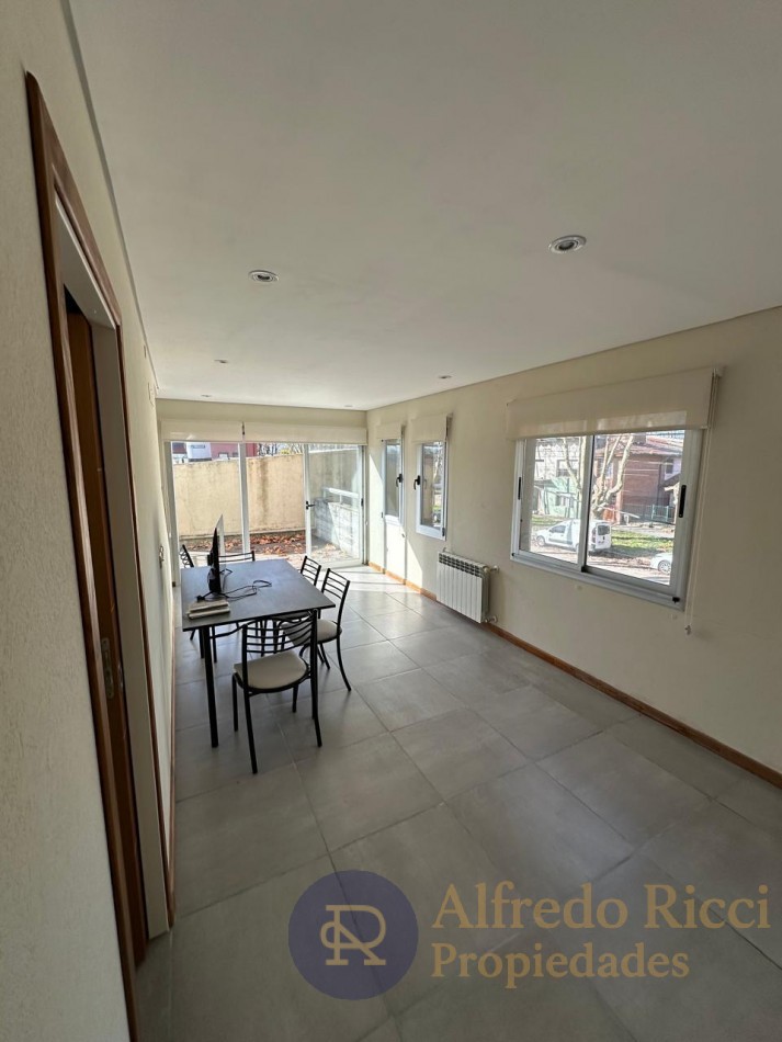 EN VENTA EXCLUSIVO DUPLEX DE 3 AMBIENTES, UBICADO AL FRENTE DEL COMPLEJO.