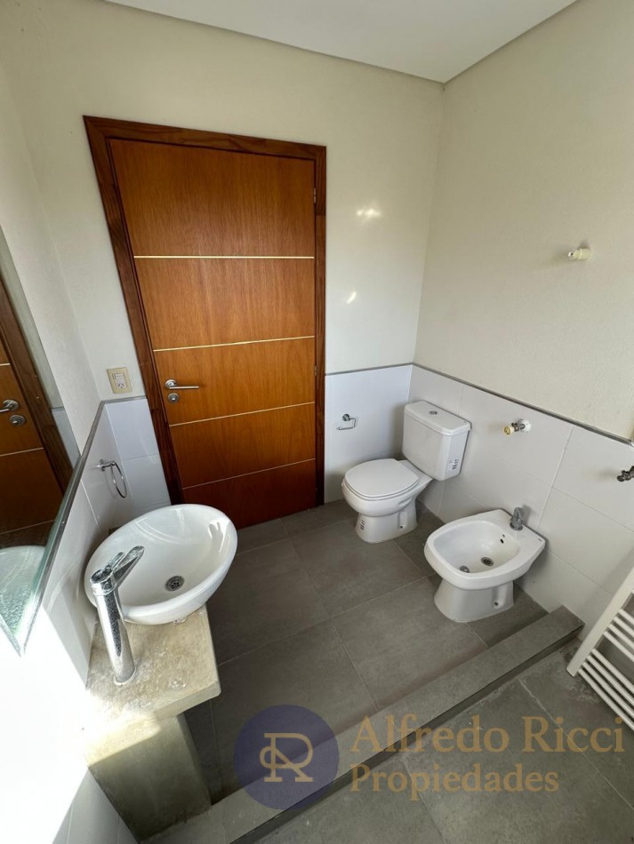 CONFORT Y CALIDAD EN UN DUPLEX DE TRES AMBIENTES PENSADO PARA DISFRUTAR