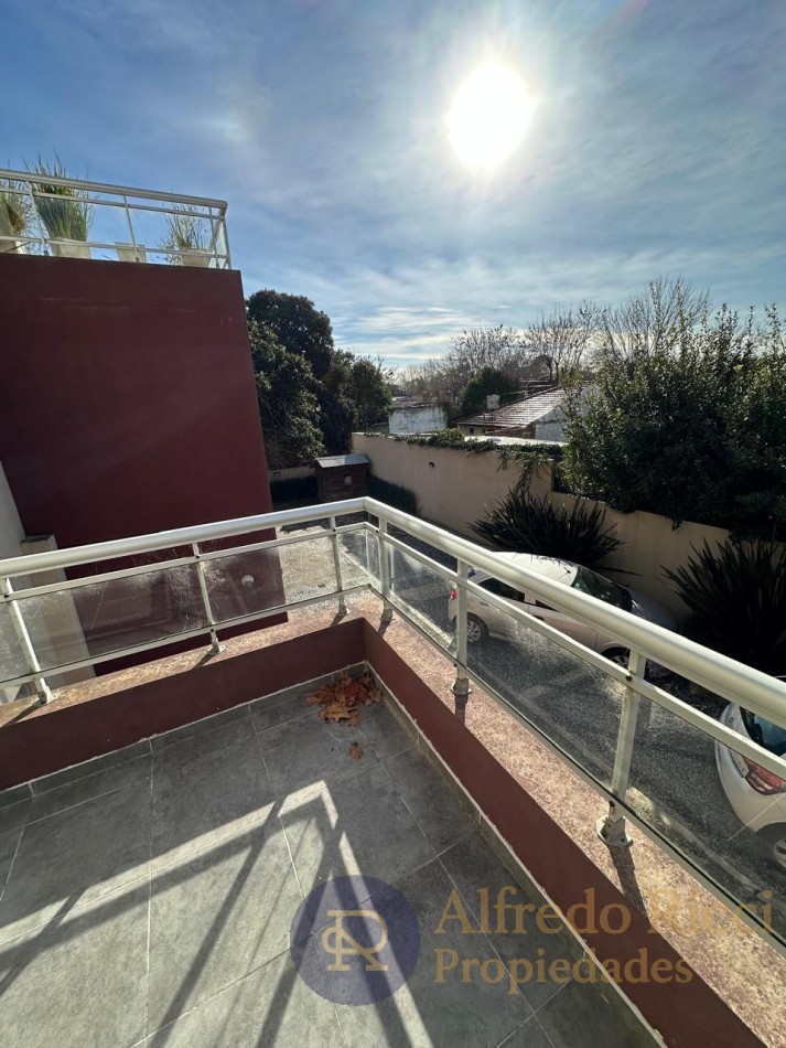 CONFORT Y CALIDAD EN UN DUPLEX DE TRES AMBIENTES PENSADO PARA DISFRUTAR