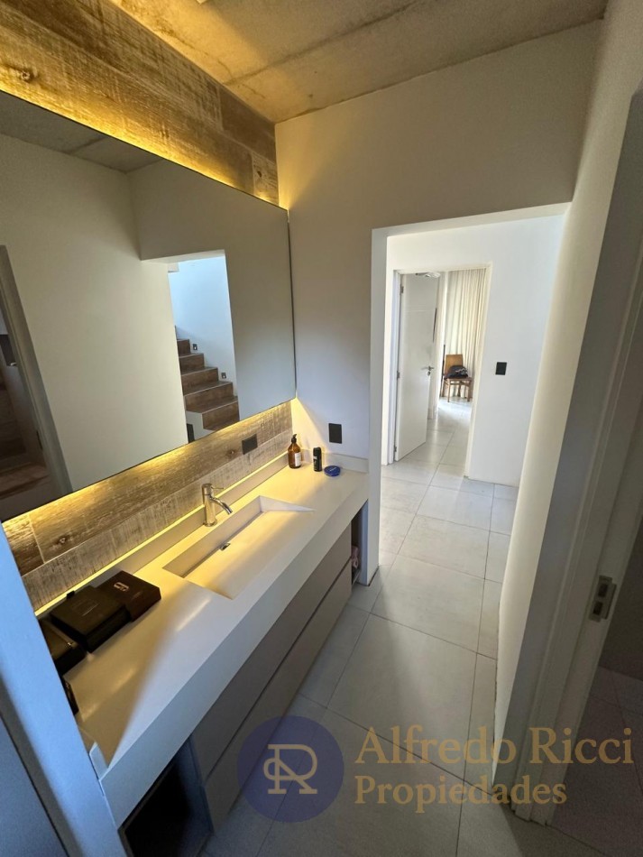 PINAMAR - DESTACADA CASA EN VENTA CONFORT Y CALIDAD EN CADA DETALLE