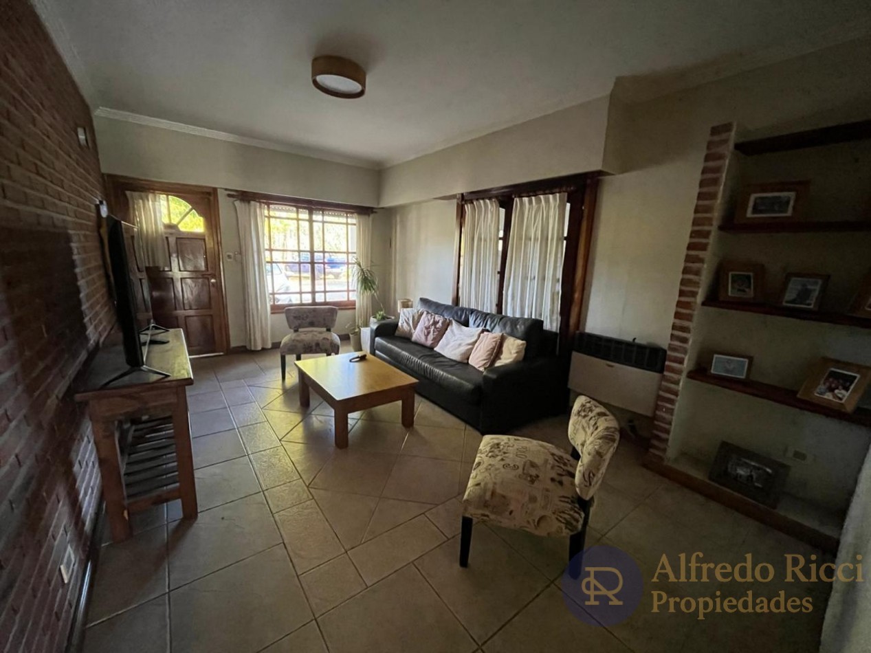 EXCELENTE CASA DE DOS PLANTAS EN VENTA. INMEJORABLE RELACION PRECIO-CALIDAD-PRESTACIONES!!