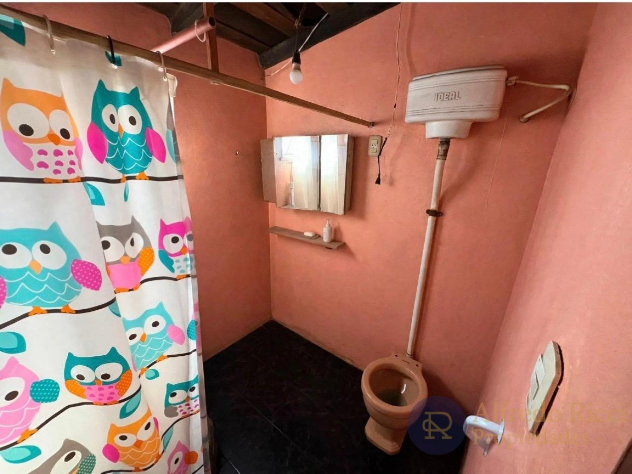 Excelente ubicacion. Vivienda y galpon sobre hermoso lote