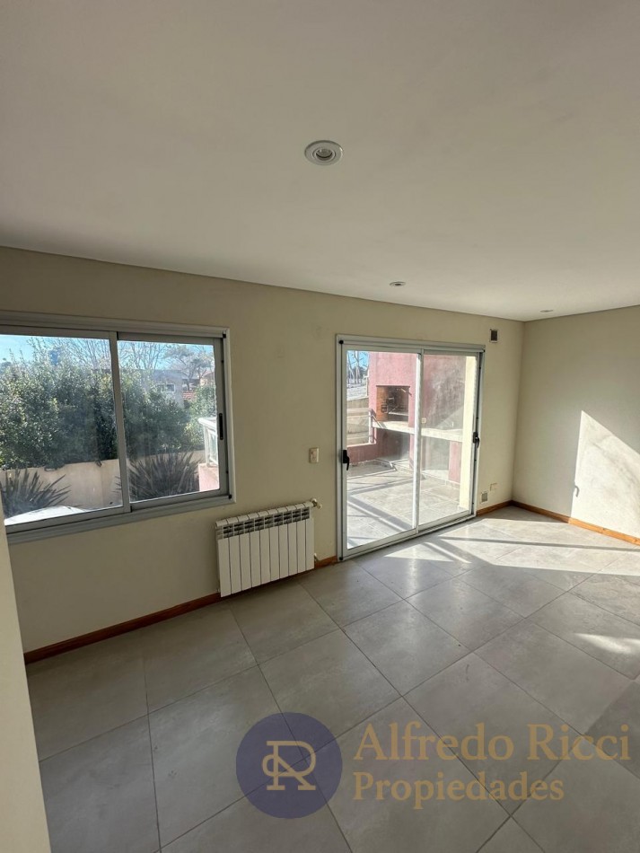 CONFORT Y CALIDAD EN UN DUPLEX DE TRES AMBIENTES PENSADO PARA DISFRUTAR
