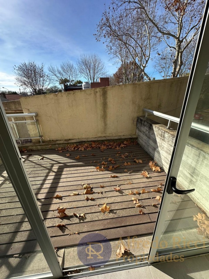 EN VENTA EXCLUSIVO DUPLEX DE 3 AMBIENTES, UBICADO AL FRENTE DEL COMPLEJO.