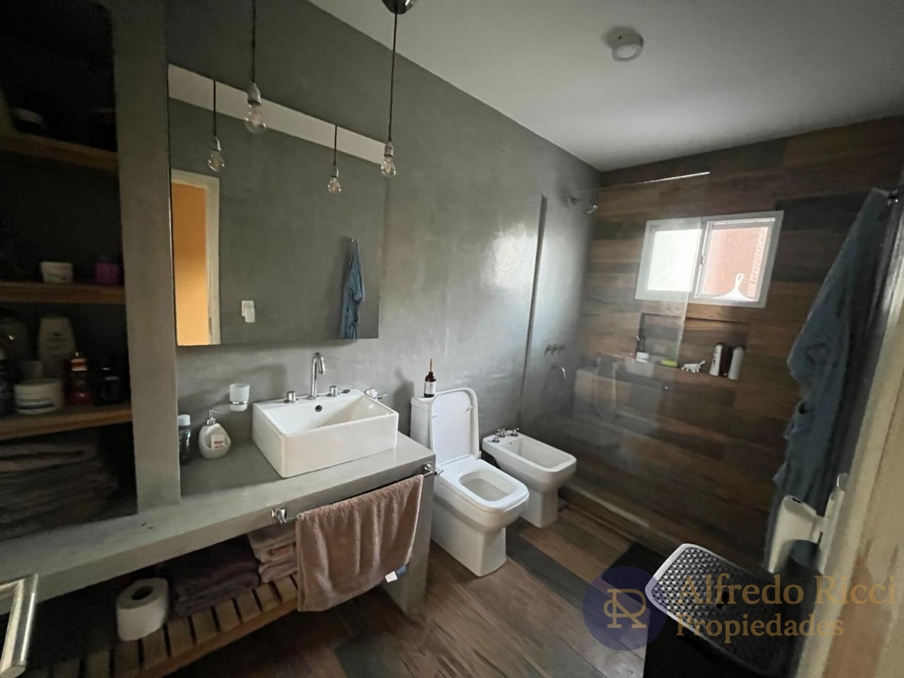 EXCELENTE CASA DE DOS PLANTAS EN VENTA. INMEJORABLE RELACION PRECIO-CALIDAD-PRESTACIONES!!