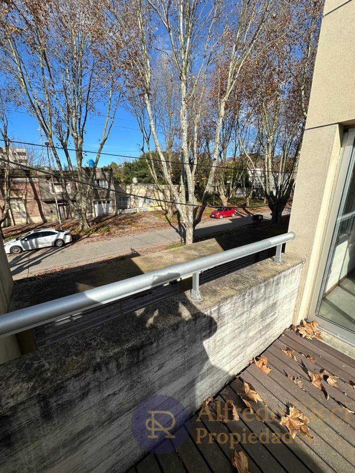 EN VENTA EXCLUSIVO DUPLEX DE 3 AMBIENTES, UBICADO AL FRENTE DEL COMPLEJO.
