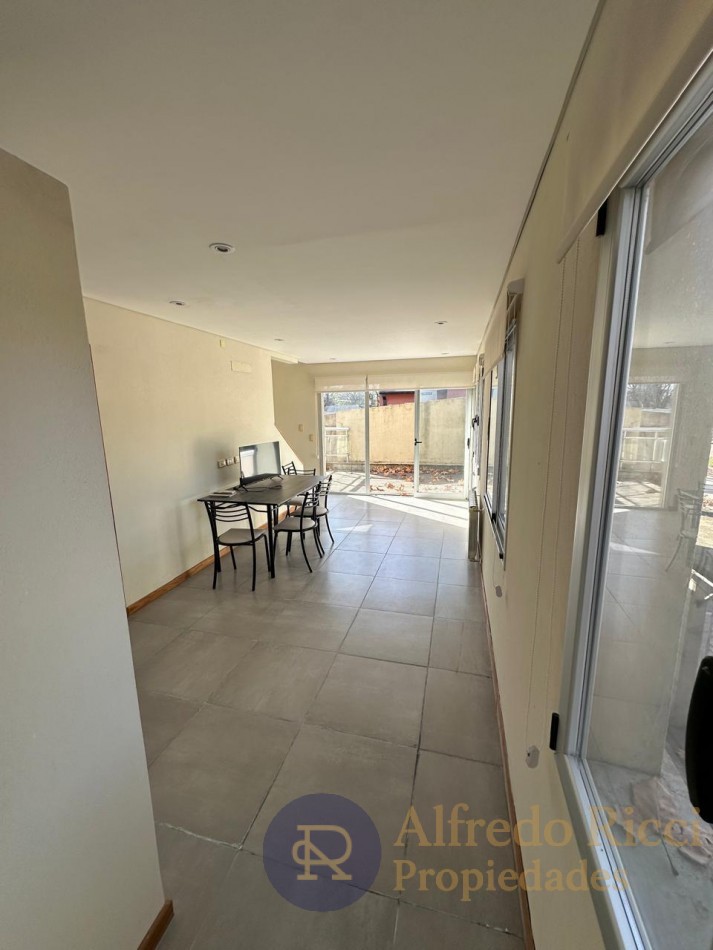 EN VENTA EXCLUSIVO DUPLEX DE 3 AMBIENTES, UBICADO AL FRENTE DEL COMPLEJO.