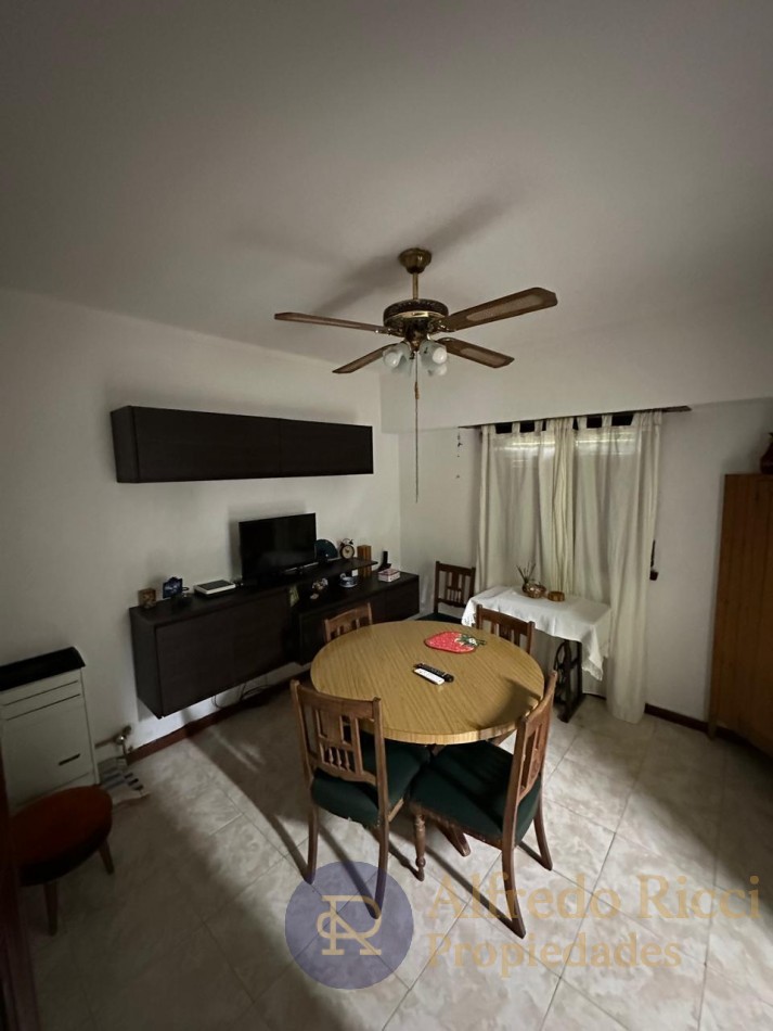 CHALET DE ESTILO TRADICIONAL EN EXCELENTE UBICACION