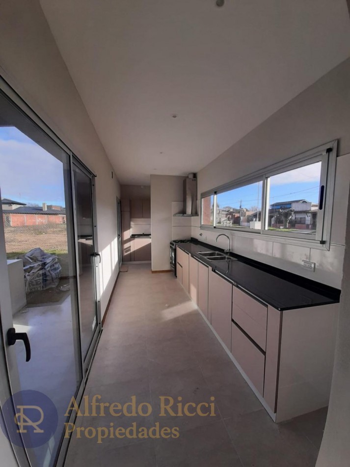 Moderna y funcional propiedad de reciente construccion