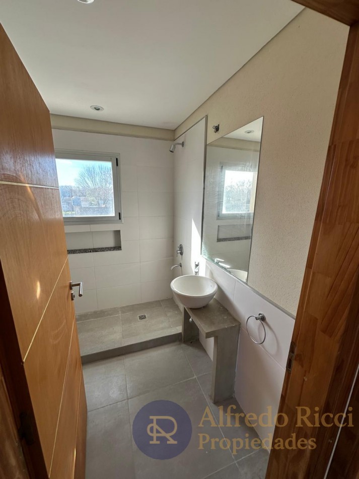 CONFORT Y CALIDAD EN UN DUPLEX DE TRES AMBIENTES PENSADO PARA DISFRUTAR