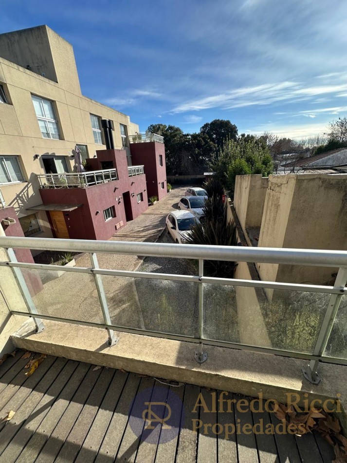 EN VENTA EXCLUSIVO DUPLEX DE 3 AMBIENTES, UBICADO AL FRENTE DEL COMPLEJO.