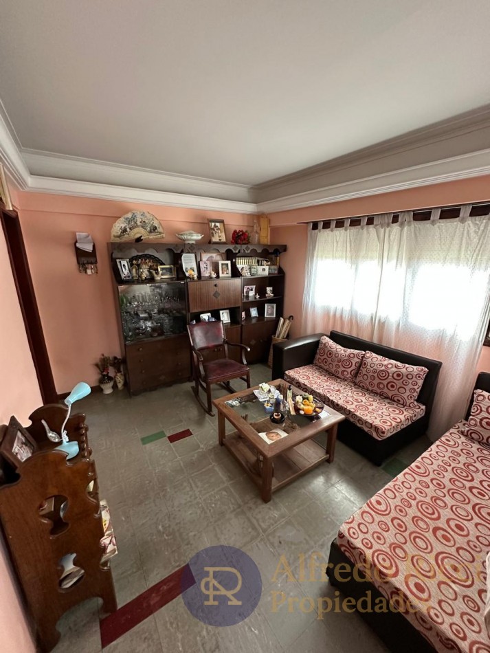 CHALET DE ESTILO TRADICIONAL EN EXCELENTE UBICACION