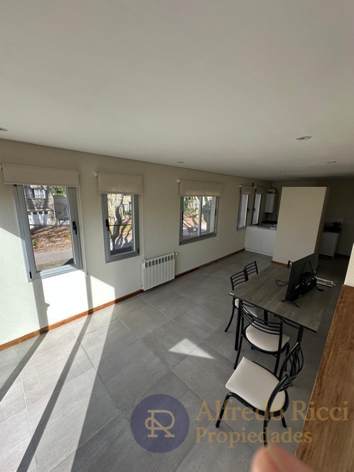 EN VENTA EXCLUSIVO DUPLEX DE 3 AMBIENTES, UBICADO AL FRENTE DEL COMPLEJO.