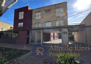EN VENTA EXCLUSIVO DUPLEX DE 3 AMBIENTES, UBICADO AL FRENTE DEL COMPLEJO.